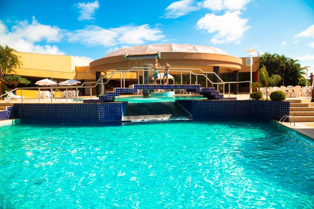 Mabu Thermas Grand Resort Foz do Iguaçu Exterior foto The swimming pool at the hotel